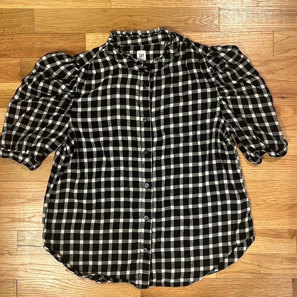 Gap XS puff sleeve plaid top